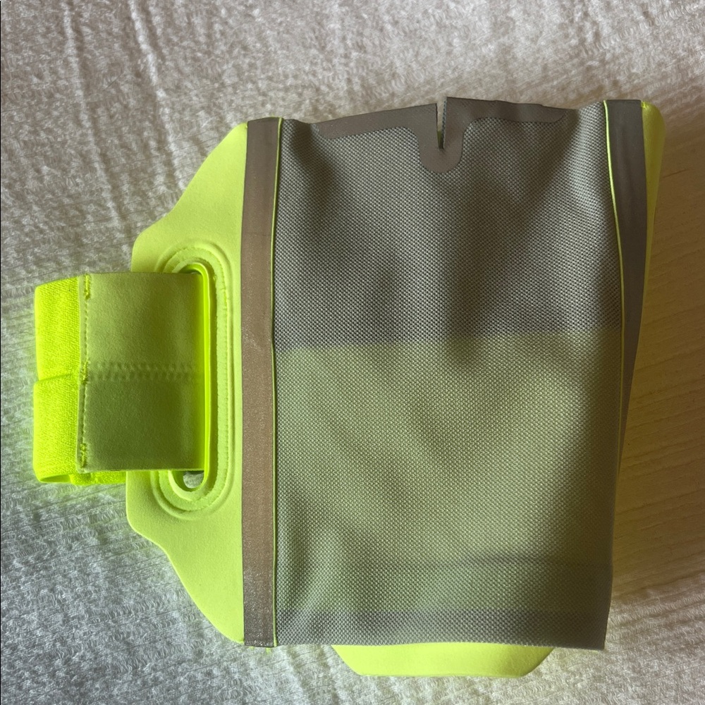 Lululemon armband phone sleeve